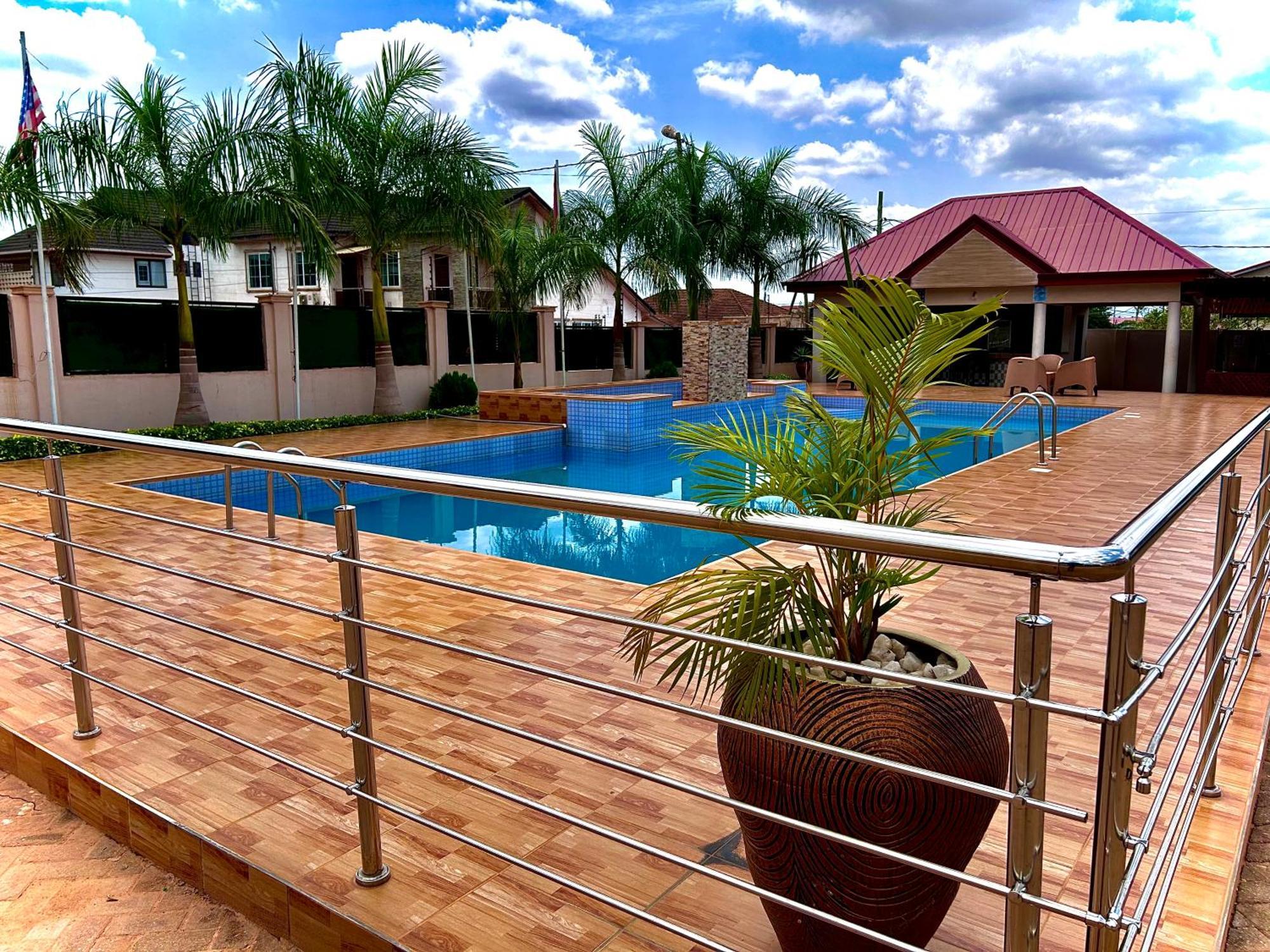Jessie Hotel Adenta Esterno foto